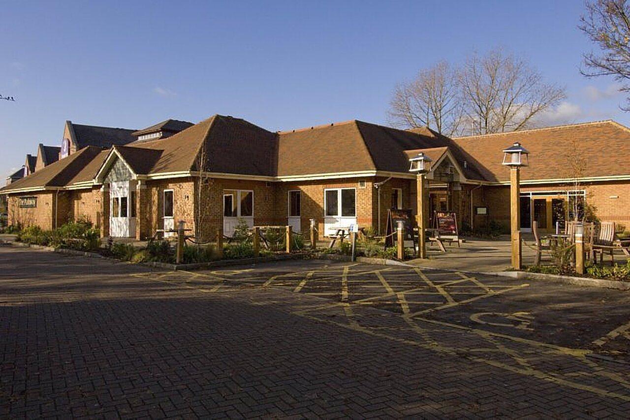 Premier Inn Guildford North - A3 Eksteriør billede