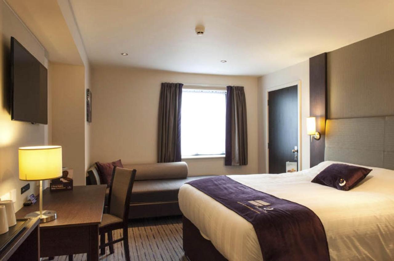 Premier Inn Guildford North - A3 Eksteriør billede