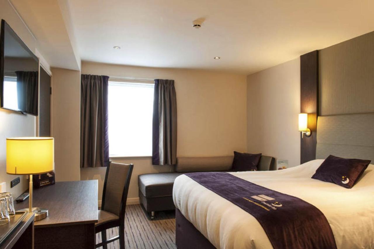 Premier Inn Guildford North - A3 Eksteriør billede