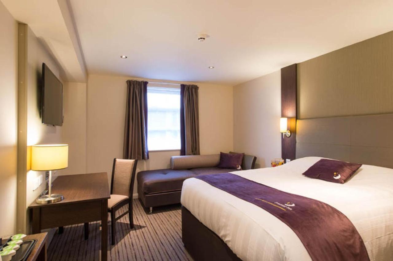 Premier Inn Guildford North - A3 Eksteriør billede